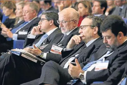  ?? LUIS TEJIDO / EFE ?? Homenaje a Leopoldo Rodés. El IEF dedicó ayer un espacio en el congreso a homenajear al que fue presidente de honor de la institució­n, fallecido en verano