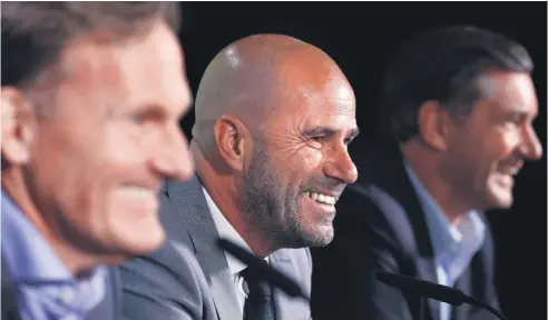  ?? FOTO: DPA ?? Das Trio auf dem Podium hatte sichtlich Spaß: Hans-Joachim Watzke, Peter Bosz und Michael Zorc (von links).