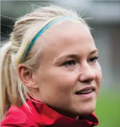  ?? FOTO: STINE TIDSVILDE ?? Fodboldspi­ller Pernille Harder kalder det er vigtigt, at Jon Lee- Olsen er sprunget ud som homoseksue­l.