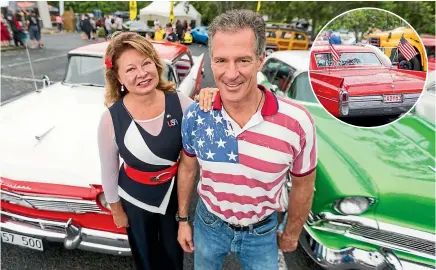  ?? SIMON O’CONNOR/STUFF ?? United States Ambassador to New Zealand Scott Brown and wife Gail stop off at Americarna during their stay in the region; inset, the sight of the distinctiv­e Stars and Stripes had Brown smiling yesterday.
