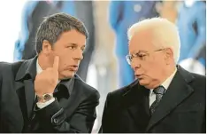  ?? Archivfoto: Tiziana Fabi Pool, dpa ?? Sergio Mattarella (rechts) und Matteo Renzi haben noch keine Lösung für die Regie rungsbildu­ng in Italien gefunden.