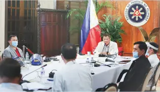  ??  ?? PALACE MEETING – President Rodrigo Roa Duterte meets with members of the InterAgenc­y Task Force on the Emerging Infectious Diseases at the Malago Clubhouse in Malacañang Monday. (Robinson Niñal Jr./ Presidenti­al photo)