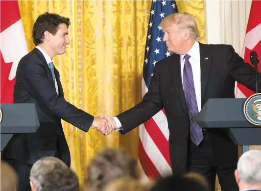  ??  ?? Le premier ministre Justin Trudeau et le président américain Donald Trump lors d’une rencontre à Washington en février 2017.