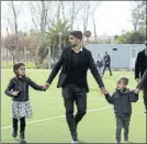  ?? FOTO: EFE ?? Suárez y sus hijos Delfina y Benjamín