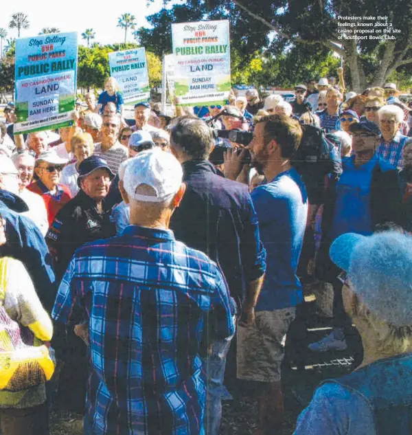  ??  ?? Protesters make their feelings known about a casino proposal on the site of Southport Bowls Club.