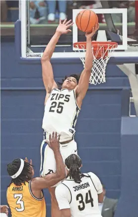  ?? PHIL MASTURZO/BEACON JOURNAL ?? University of Akron's Enrique Freeman goes up to block a second-half shot at the rim against Southern Miss on Friday in Akron.