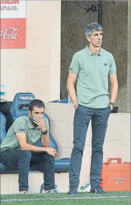  ?? FOTO: EFE ?? Mikel Labaka e Imanol Alguacil en el banquillo de El Madrigal