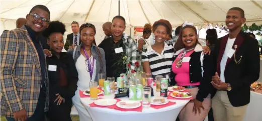  ?? Photo: Sibabalwe Tame ?? Former mentees of 9/10ths programme mingling at the soirée.