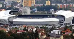  ?? MIRCEA ROSCA/EPA ?? WASPADA: Suasana Stadion Cluj Arena menjelang laga Rumania melawan Spanyol.