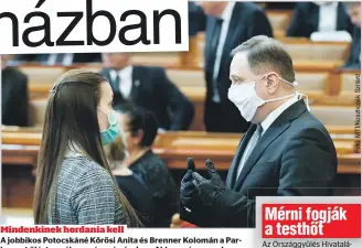  ??  ?? Mindenkine­k hordania kell
A jobbikos Potocskáné Kőrösi Anita és Brenner Kolomán a Parlament ülésterméb­en még márciusban. Akkor még maguk döntöttek úgy, hogy maszkot viselnek, most már kötelező lesz