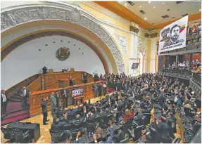  ??  ?? SESION. El Poder Legislativ­o eligió ayer su nueva mesa directiva.