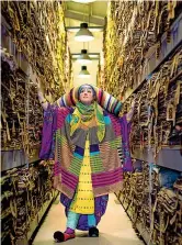  ??  ?? A tutto colore Bethan Laura Wood negli archivi della storica tessitura lombarda Limonte: presenta la sua collezione realizzata per Moroso (A. Paderni per Living)