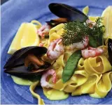  ?? FOTO: TT ?? En riktigt vacker pasta med räkor och musslor förenar härliga smaker.