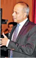  ??  ?? Ports and Shipping and Southern Developmen­t Minister Sagala Ratnayaka addressing the gathering