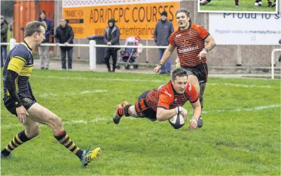  ?? Ian Moss ?? Gavin Hatton dives over for the first of his two tries against Didsbury and (inset) Jamie Patient is hauled down by two defenders