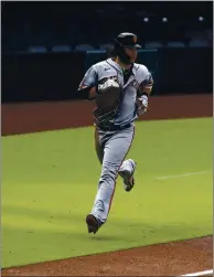  ?? DERRICK TUSKAN — THE ASSOCIATED PRESS ?? The Giants’ Brandon Crawford scores on a double by Mike Yastrzemsk­i in the second game of Sunday’s doublehead­er against San Diego. It was the only run the Giants scored in the two games.