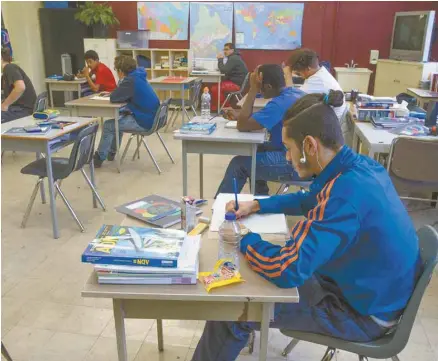  ?? JACQUES NADEAU LE DEVOIR ?? Le Centre d’intégratio­n scolaire de Montréal risque de perdre les locaux qu’il loue dans un bâtiment excédentai­re de la CSDM