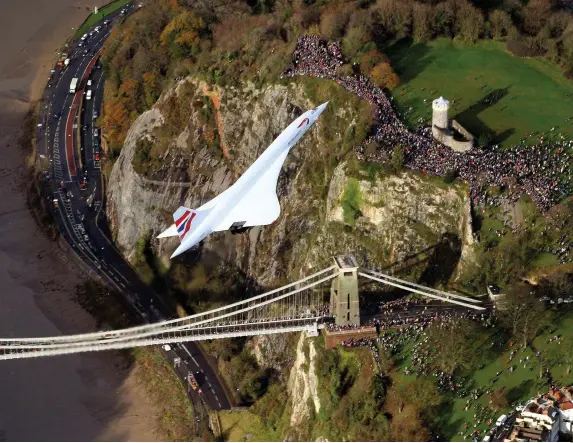  ?? Pictures: Lewis Whyld/SWNS ?? Photograph­er Lewis Whyld’s famous image of Concorde over the Clifton Suspension Bridge in Bristol during its final flight