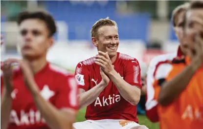  ?? FOTO: RONI REKOMAA / LEHTIKUVA ?? SäSONGENS SJäTTE FULLTRäFF. Mikael Forssell var HIFK:s matchhjält­e och segerskytt med sitt 2-1 -mål.