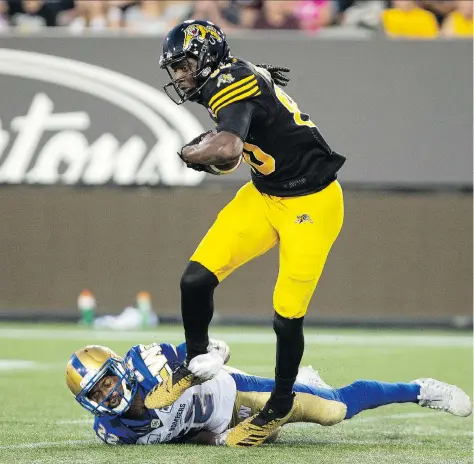  ?? PETER POWER/THE CANADIAN PRESS ?? Hamilton Tiger-cats receiver Terrence Toliver, top, will look “to make plays” Thursday against the Roughrider­s.