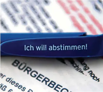  ?? SINA SCHULDT / DPA ?? Eine Forderung, die viele teilen: „Ich will abstimmen!" Das gilt nicht nur für die Wahlen, sondern gerade auch für Themen, die Teil der direkten Demokratie sein sollten.