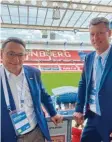  ?? Foto: Steffen Höhn ?? Christoph Mettel (rechts) wurde von den CSU‰Delegierte­n im Nürnberger Max‰ Morlock‰Stadion auf der Liste für die Bundestags­wahl nominiert. Direktkand­i‰ dat Ulrich Lange (CSU) freut sich über die Unterstütz­ung.