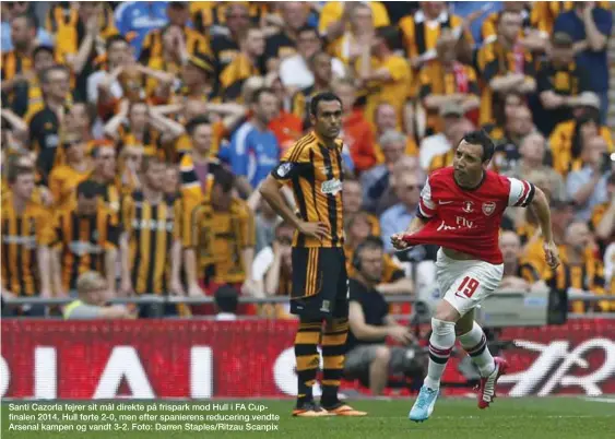  ?? Foto: Darren Staples/Ritzau Scanpix ?? Santi Cazorla fejrer sit mål direkte på frispark mod Hull i FA Cupfinalen 2014. Hull førte 2-0, men efter spanierens reducering vendte Arsenal kampen og vandt 3-2.