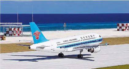  ?? AFP ?? Avión. El uso de la nueva pista aérea por parte de Beijing reavivó las disputas territoria­les en esas islas.