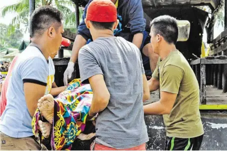  ?? BILD: SN/APA/AFP/MERLYN MANOS ?? Auf den Philippine­n sind Hunderte Tote zu beklagen.