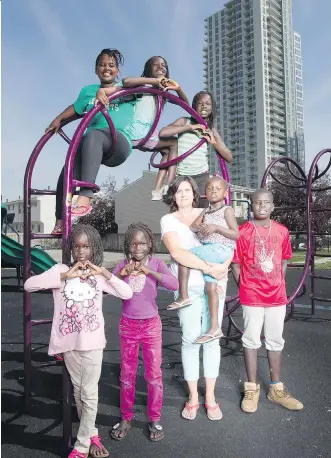  ?? NOEL WEST/ FOR THE CALGARY HERALD ?? Resident Linda Kearns, middle, with a group of children from Shaganappi Village, says the kids living in the housing complex “just need things to keep them out of trouble.”