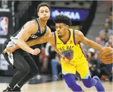  ?? Edward A. Ornelas / San Antonio Express-News ?? Warriors guard Quinn Cook, guarded by the Spurs’ Bryn Forbes during the second half, had a nice game with 20 points, five rebounds and five assists in Golden State’s loss in San Antonio.