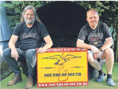  ?? RP-FOTO: FISCHER ?? Gernot Mangold (l.) und Daniel Daus können bereits auf 1700 Berichte in ihrem Online-Musik-Magazin Sounds of South verweisen.