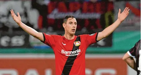  ?? Foto: Eibner/imago ?? Dominik Kohr war lange Zeit beim FC Augsburg ein zuverlässi­ger Abwehrspie­ler. Vor dieser Saison zog es ihn zurück nach Leverkusen.