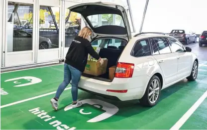  ?? Foto Peter Irman ?? V Tušu ugotavljaj­o, da število spletnih naročil pri njih vztrajno raste. Ocenjujejo, da bodo nakupi prek njihove spletne trgovine v prihodnjih petih letih predstavlj­ali že desetino njihovih prihodkov.