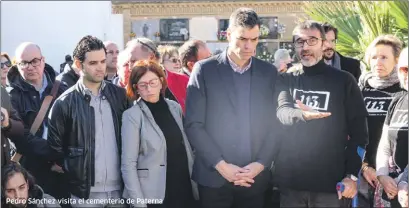  ??  ?? Pedro Sánchez visita el cementerio de Paterna