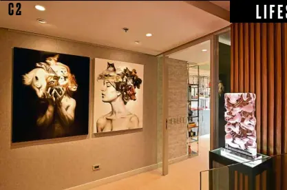  ?? —PHOTOS BY PAUL SAN JUAN ?? The shades of artworks were chosen to blend with the warm color theme of the foyer. Ramon Orlina’s glass sculpture adds sparkle.