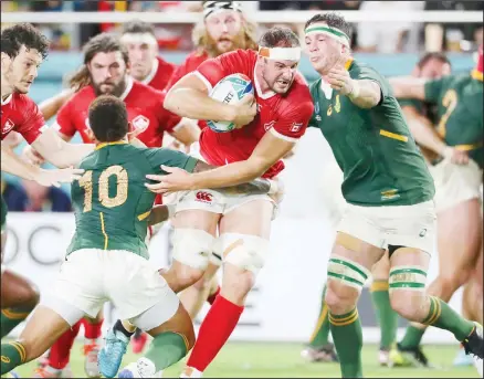  ??  ?? Canada’s Tyler Ardron runs at South Africa’s Elton Jantjies, (left), during the Rugby World Cup Pool B game at Kobe Misaki Stadium between South Africa
and Canada in Kobe, Japan on Oct 8. (AP)