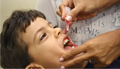  ??  ?? Campanha contra a poliomieli­te será feita em agosto; municípios falam em ampliar ações de vacinação