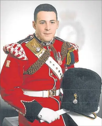  ?? MINISTERIO DE DEFENSA BRITÁNICO / REUTERS ?? Lee Rigby con el uniforme de gala del regimiento de fusileros del Ejército de Tierra