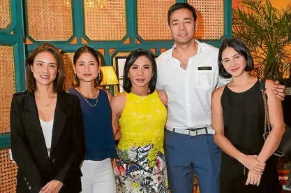  ??  ?? Ria Prieto, Xandra Rocha, Dr. Vicki Belo, Dr. Hayden Kho and Christiana Collings