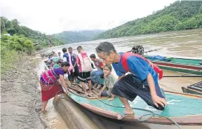  ??  ?? The Salween River is a lifeline for the Karen in Kayin state in southeaste­rn Myanmar.