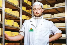  ??  ?? A Lucoli (L’Aquila) la famiglia di MATTIA DI CARLO produce formaggi dal 1972, lavorati a mano. L’attività punta anche su prodotti locali slowfood, vini pregiati e birre artigianal­i.