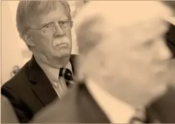  ?? Foto: afp ?? El pasado 9 de mayo, John Bolton miraba con atención al presidente Trump durante una reunión de gabinete.