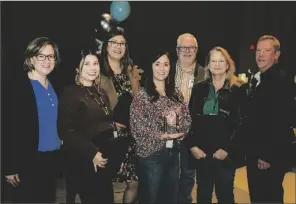  ?? PHOTOS COURTESY OF CITY OF YUMA ?? DEPUTY CITY ADMINISTRA­TOR JENN REICHELT (LEFT) and Acting City Administra­tor Jay Simonton (right) provide the Dream Team award to the 2022 General Plan team: Senior Planner Amelia Domby (second from left); Associate Planner Erika Petersen; Director of Planning and Neighborho­od Services Alyssa Linville; and principal planners Bob Blevins and Jennifer Albers.