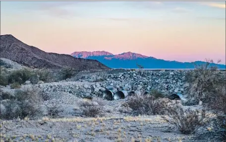  ?? Gina Ferazzi Los Angeles Times ?? DUSK SETTLES in near the isolated Eagle Mountain pumping plant, where Gina Chavez was transferre­d after filing an EEO complaint.