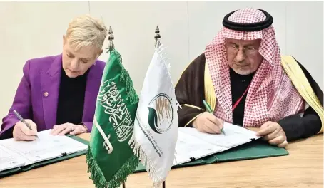  ?? SPA ?? KSrelief Supervisor-General Dr. Abdullah Al-Rabeeah and World Food Programme Executive Director Cindy McCain signed the agreements in Paris.