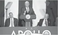  ??  ?? Fiesta. Pence, en su discurso; a la derecha “Buzz” Aldrin.