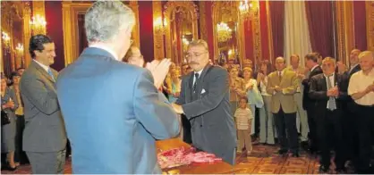  ?? Foto: Chema Pérez ?? El técnico, durante el acto de entrega de la medalla de plata al Mérito Deportivo en 2004.