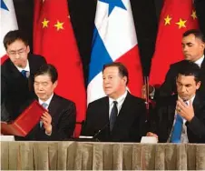  ??  ?? Bienvenida. El 22 de marzo el Gobierno panameño anunció que se establecer­á en el país el Banco Industrial y Comercial de China.