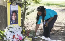  ?? Pat Sullivan / Associated Press 2015 ?? Jeanette Williams places a bouquet at a memorial for Sandra Bland in Prairie View, Texas, in July 2015.